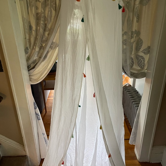 [Pillowfort] White Canopy with Colorful Tassels - Picture 3 of 6